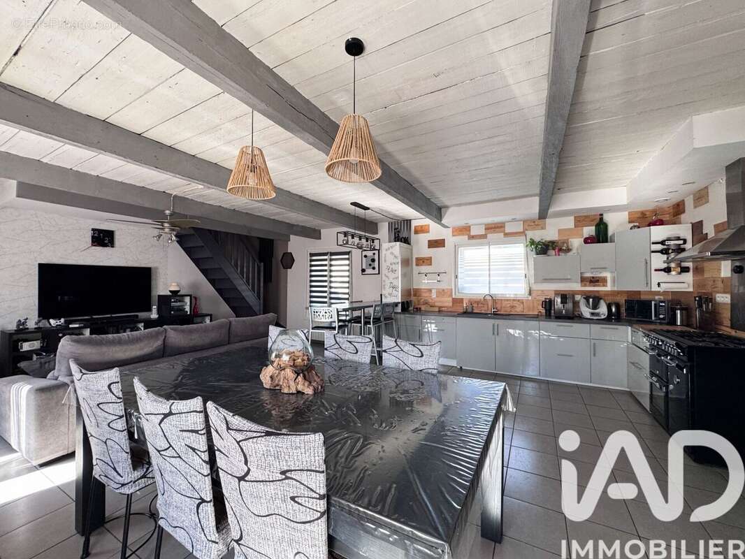 Maison 179 m² à Cadillac-En-Fronsadais  - photo 5