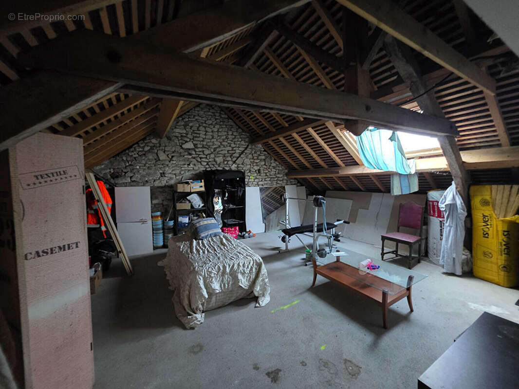 Commerce à COUSSAY-LES-BOIS