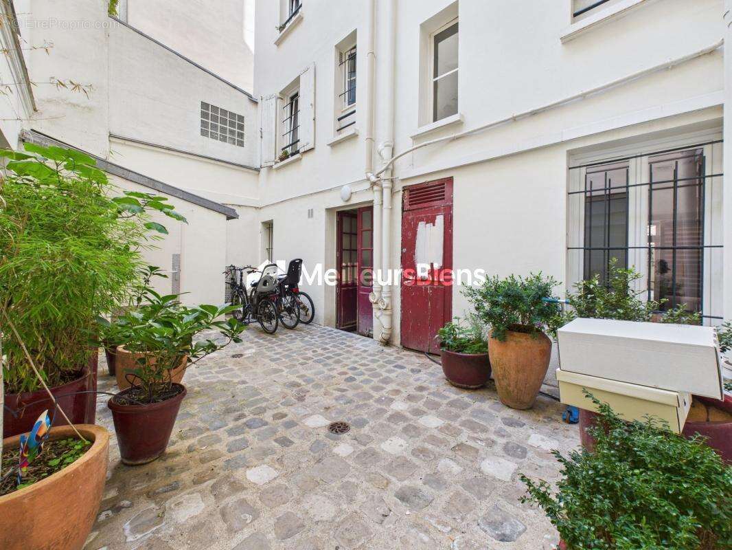 Appartement à PARIS-14E