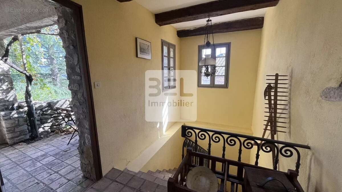 Maison à LA ROQUE-SUR-CEZE