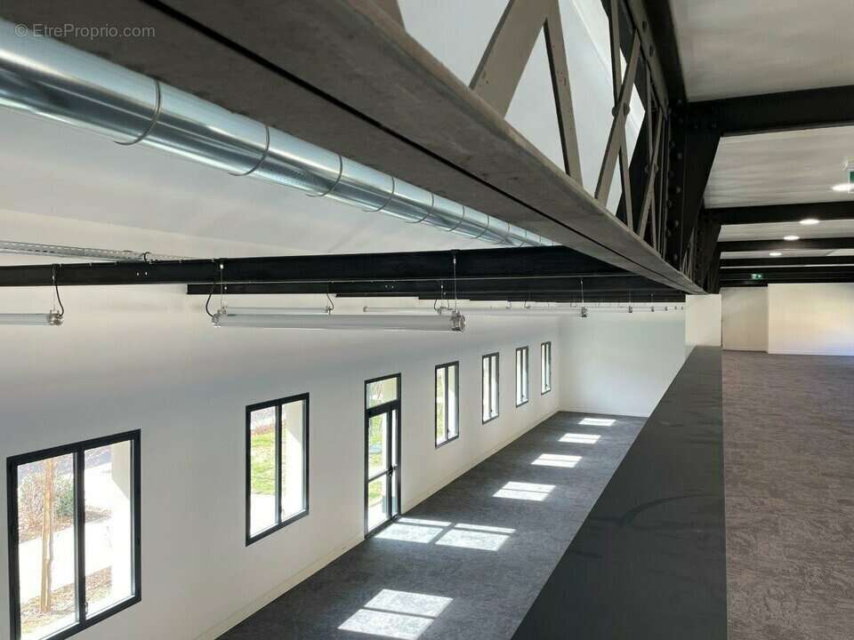 1824 m² à Venissieux  - photo 7