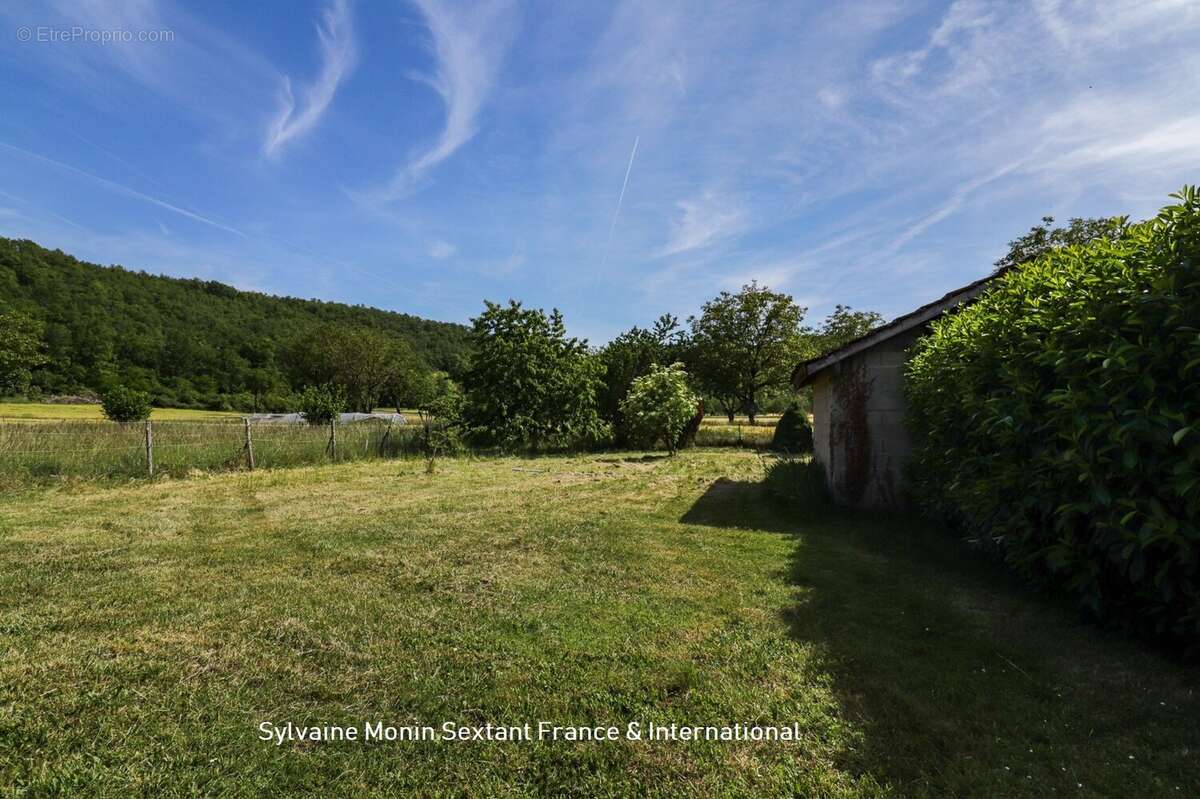 Maison à COULAURES