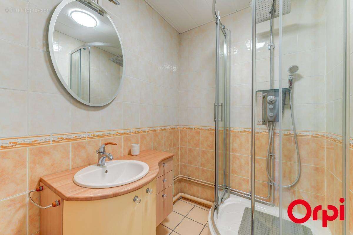 Appartement à RILLIEUX-LA-PAPE