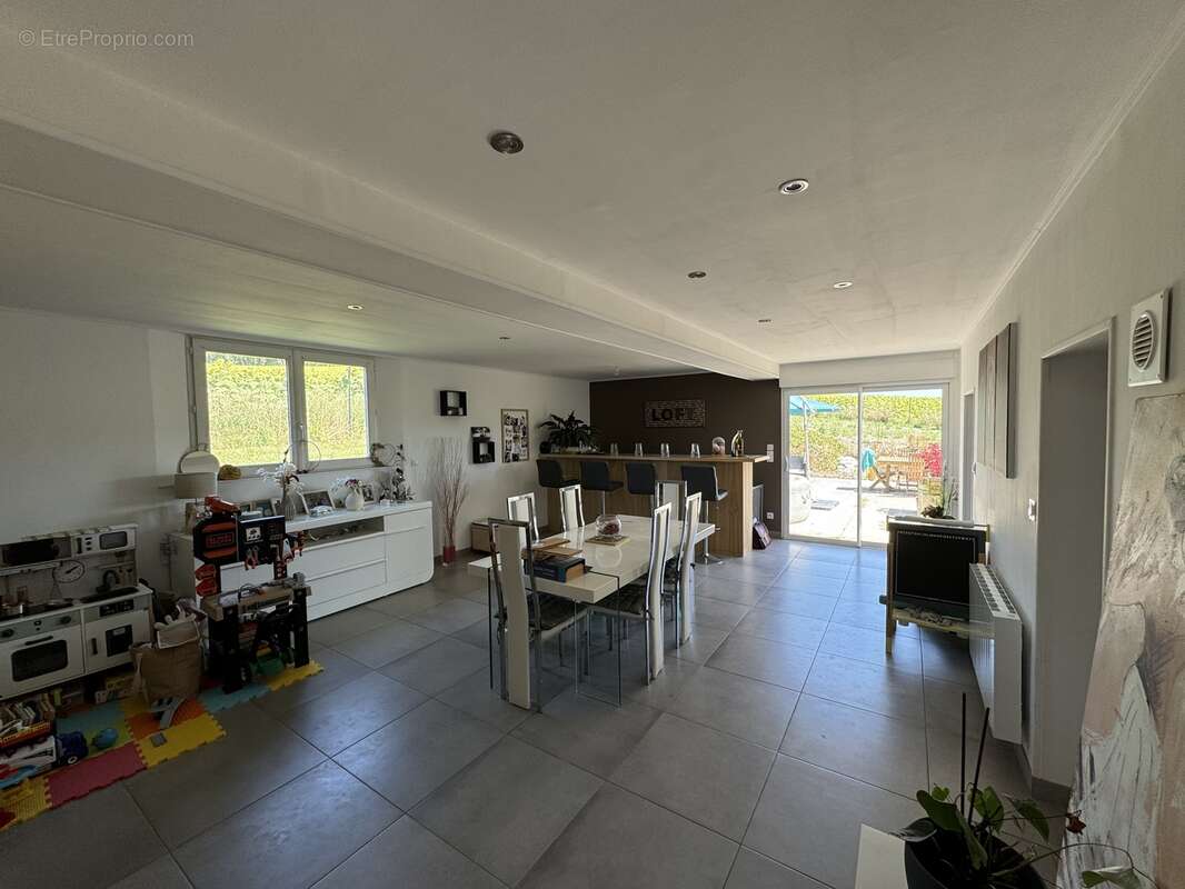 Maison à BARBEZIEUX-SAINT-HILAIRE