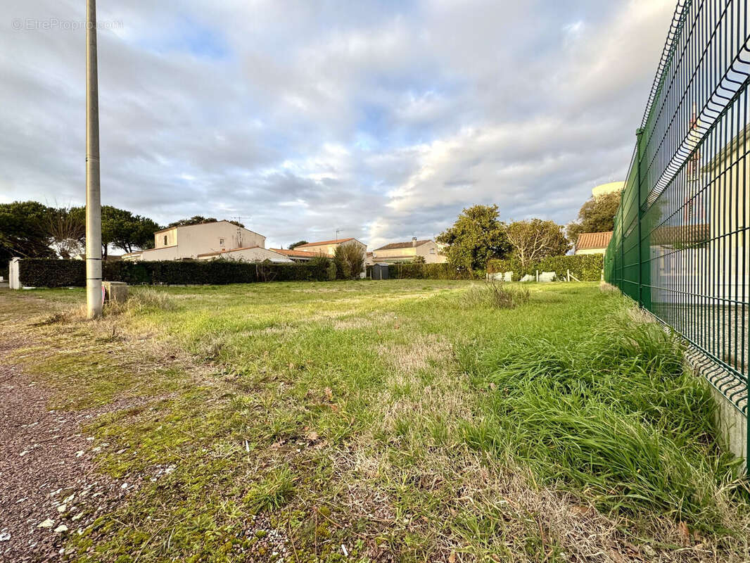 Terrain à VAUX-SUR-MER