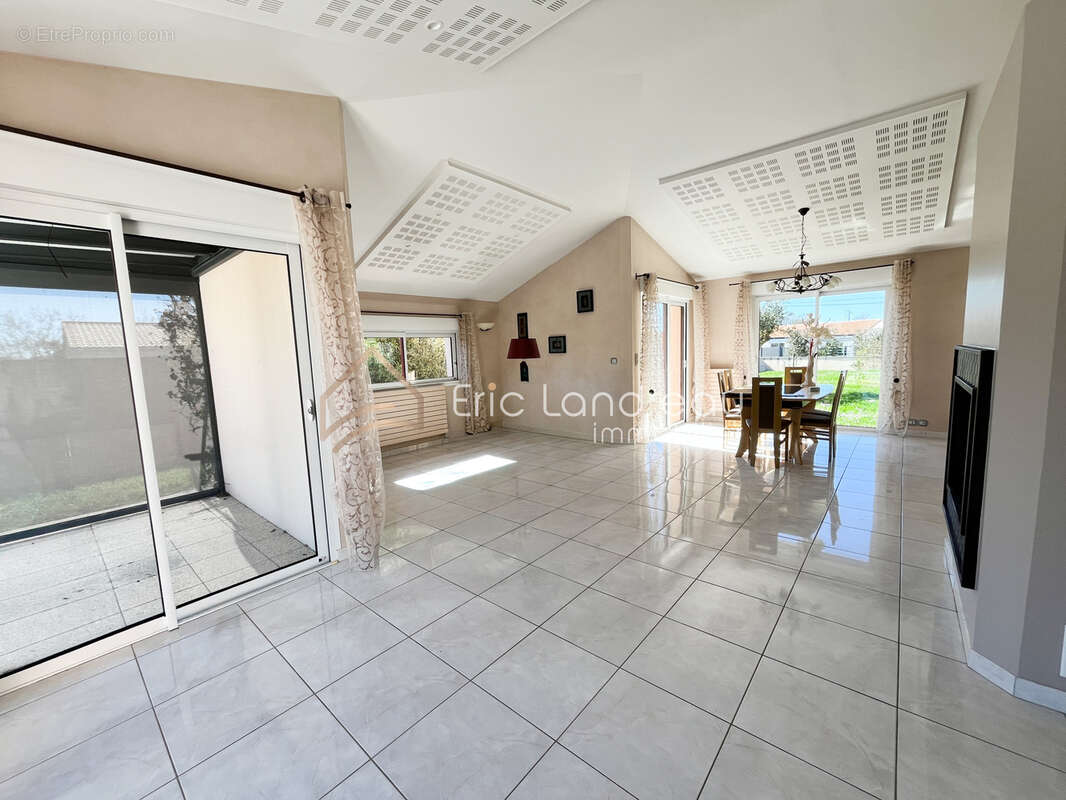 MAISON D’HABITATION D’ARCHITECTE   127 m2 sur 1500 m2 de terrain   Piscine   Proche bourg - photo 4