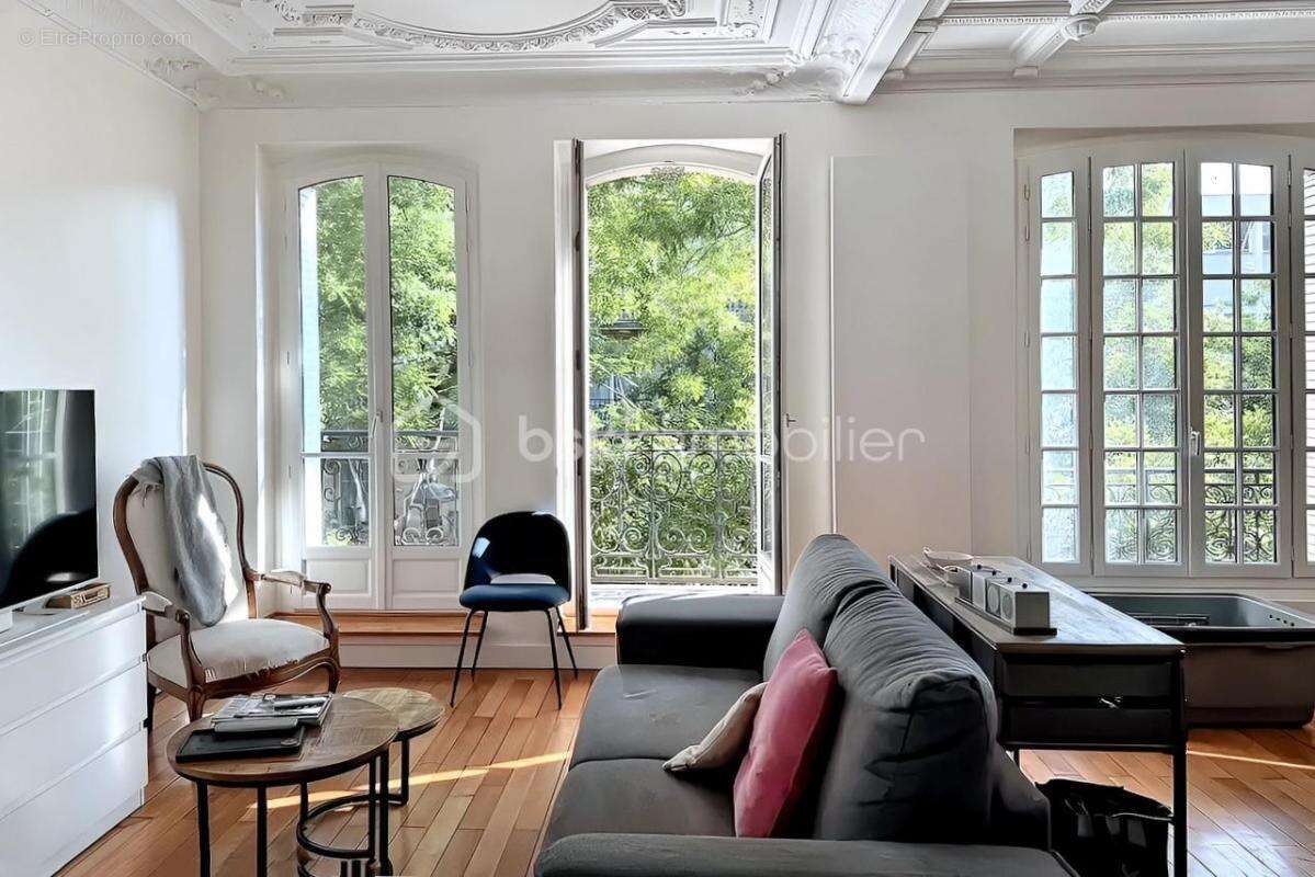 Appartement à PARIS-14E