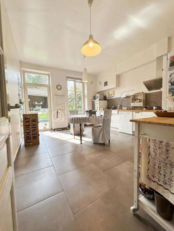 Maison à LUSSAC-LES-CHATEAUX