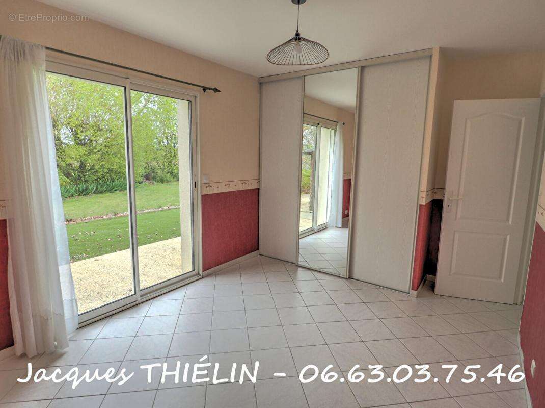 Maison à LONGUE-JUMELLES