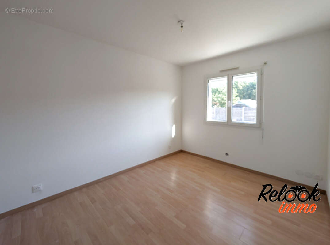 Maison de plain-pied 97m2 + garage -Salles - photo 4