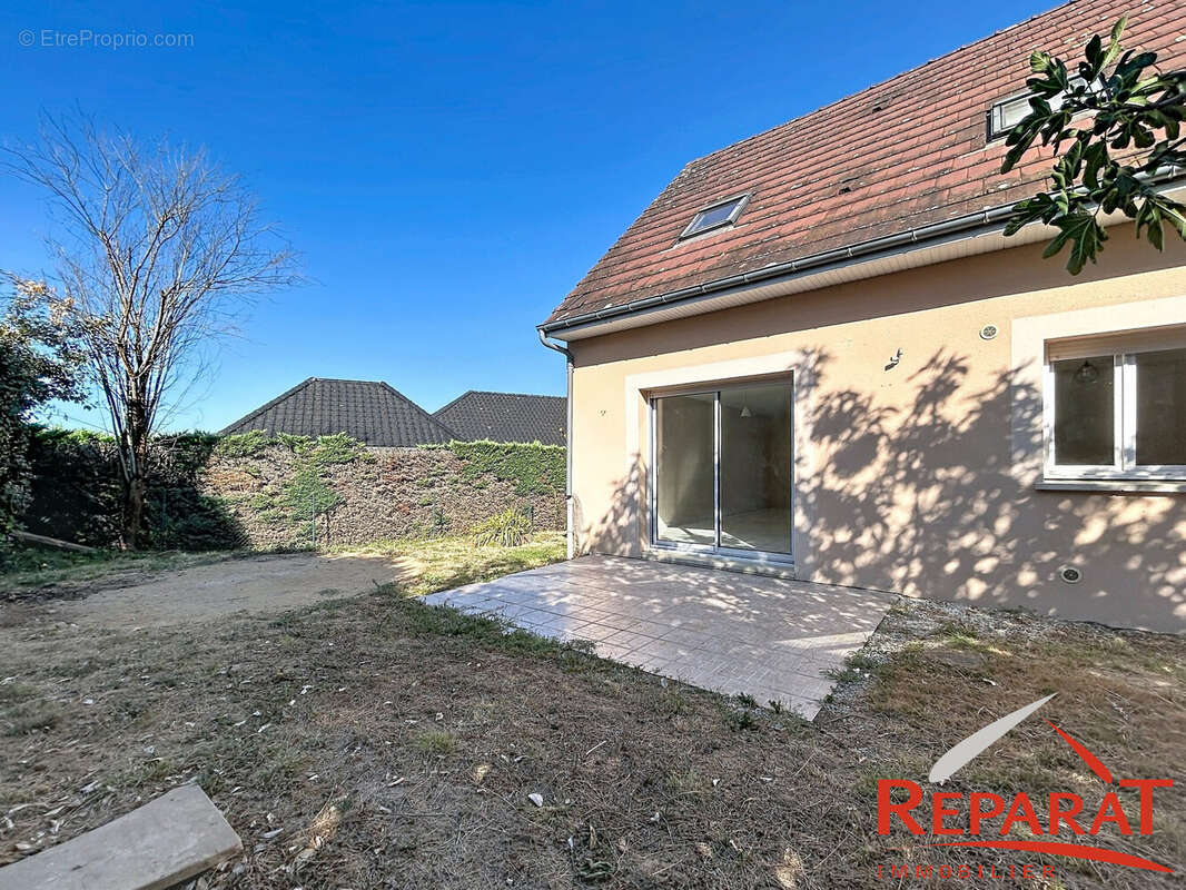 Maison 95 m² à Saint-Pantaleon-De-Larche  - photo 9