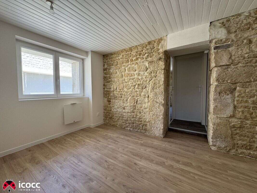 Maison 85 m² à Les Magnils-Reigniers  - photo 3