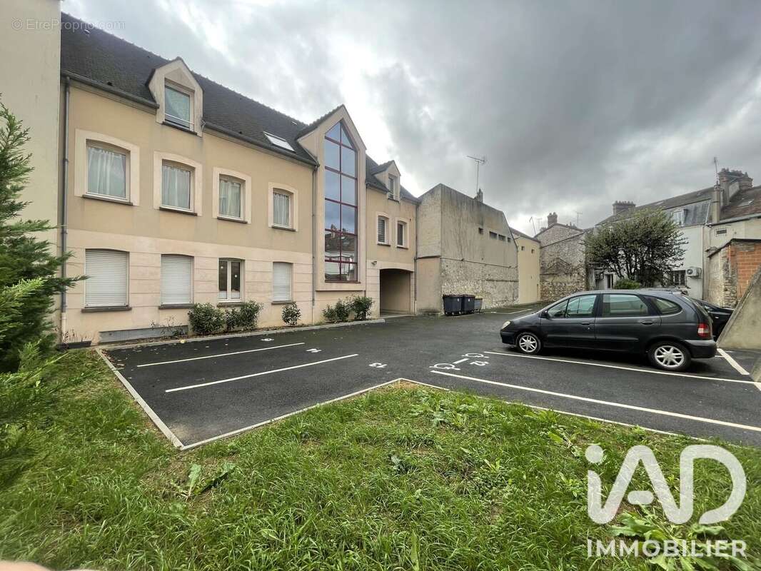 Appartement 400 m² à Montereau-Fault-Yonne  - photo 2