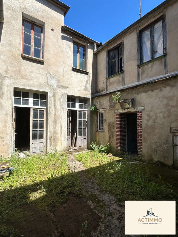 Maison 214 m² à Joigny  - photo 2