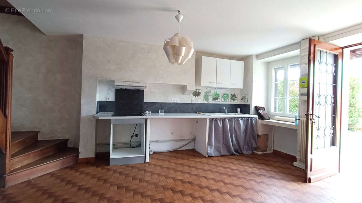 Maison à SAVIGNAC-LES-EGLISES