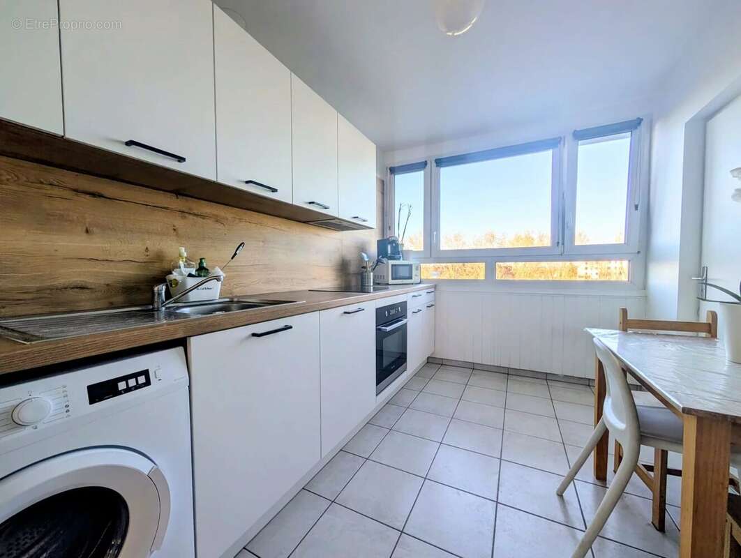 Appartement à LES CLAYES-SOUS-BOIS