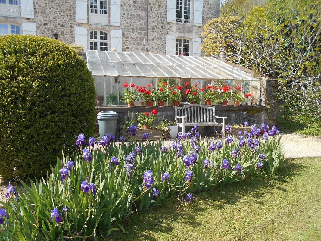 Niche en hauteur magnifique chateau sur 7700 m2 avec sa source - photo 12