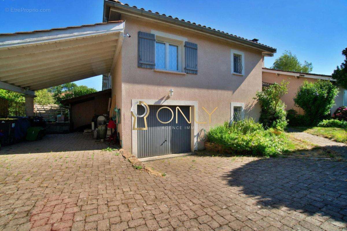 Savigneux - maison - 5 chambres - photo 2