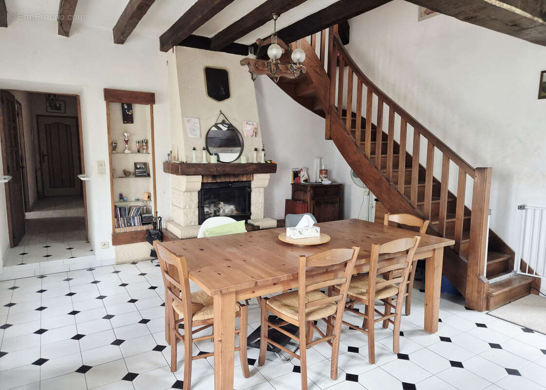 Maison à MIRE