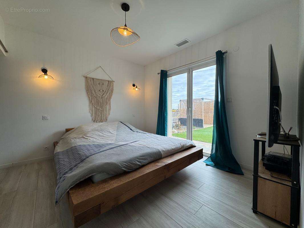 Villa avec piscine et garage - PINET - photo 9