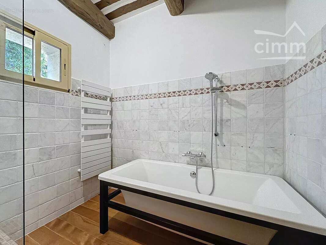 Maison à L&#039;ISLE-SUR-LA-SORGUE