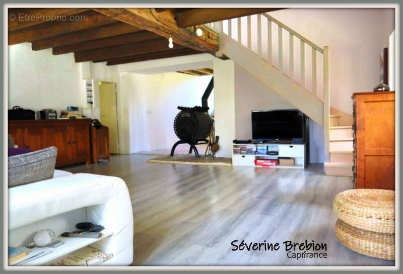  Maison rénovée en pierre de 166 m², 4 chambres, vaste séjour, dépendance, assainissement OK, avec ancien moulin et terrain de 1 - photo 10