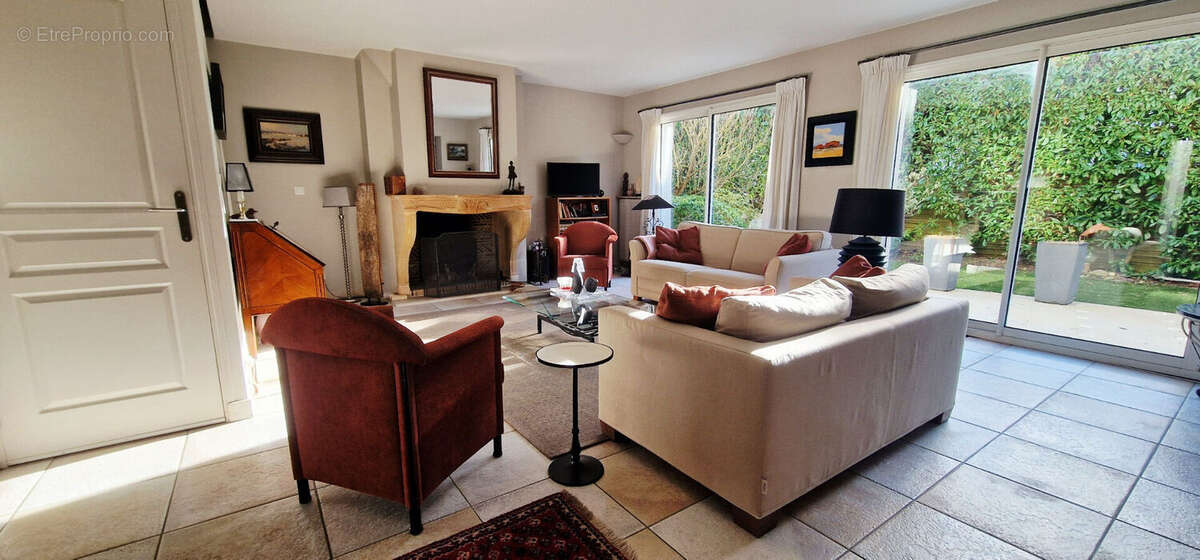 Maison à VILLE-D'AVRAY