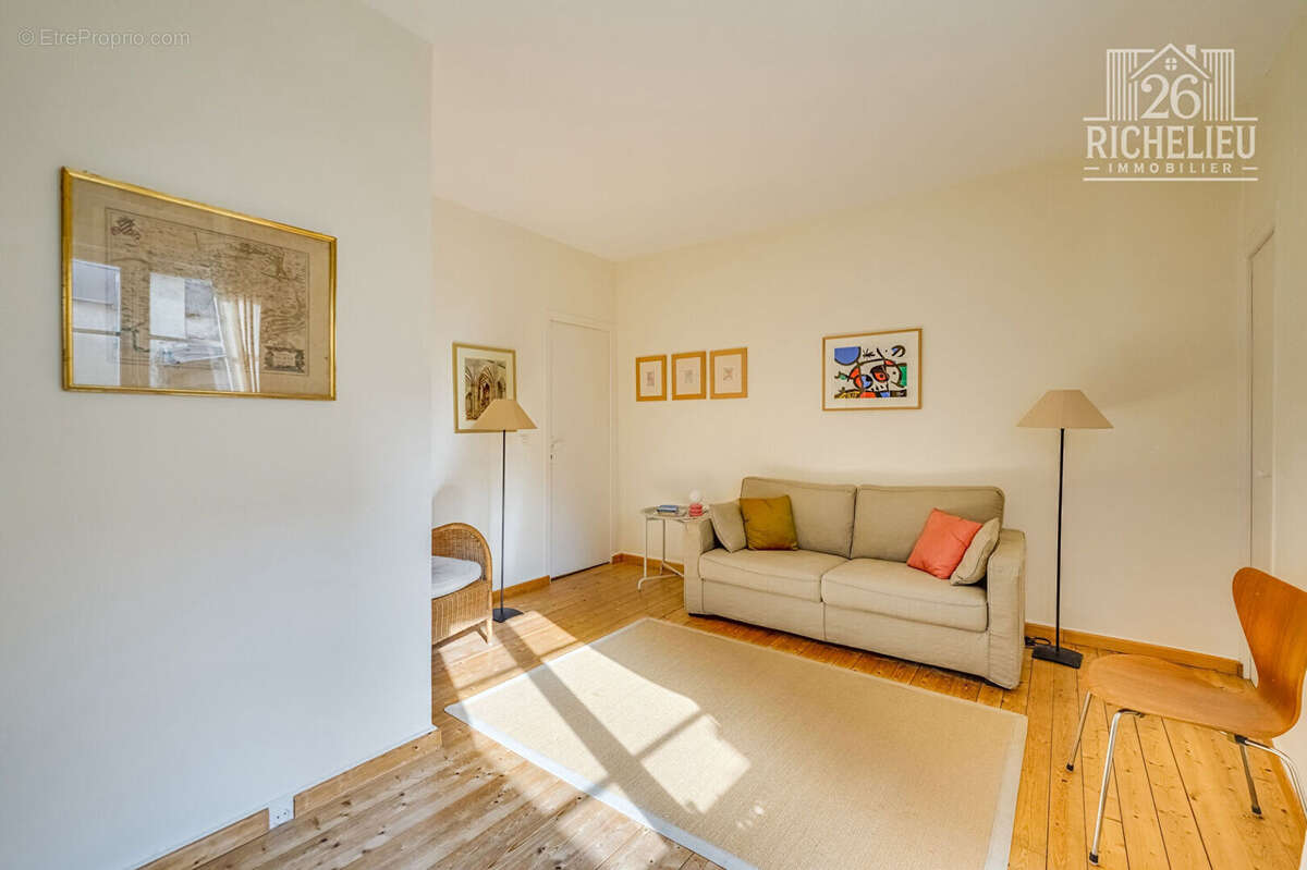 Appartement à PARIS-2E