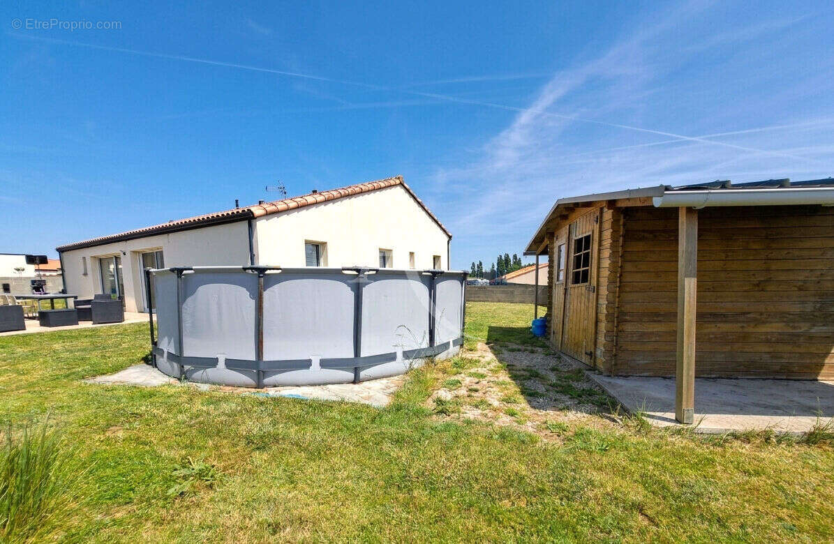Maison à MESNARD-LA-BAROTIERE