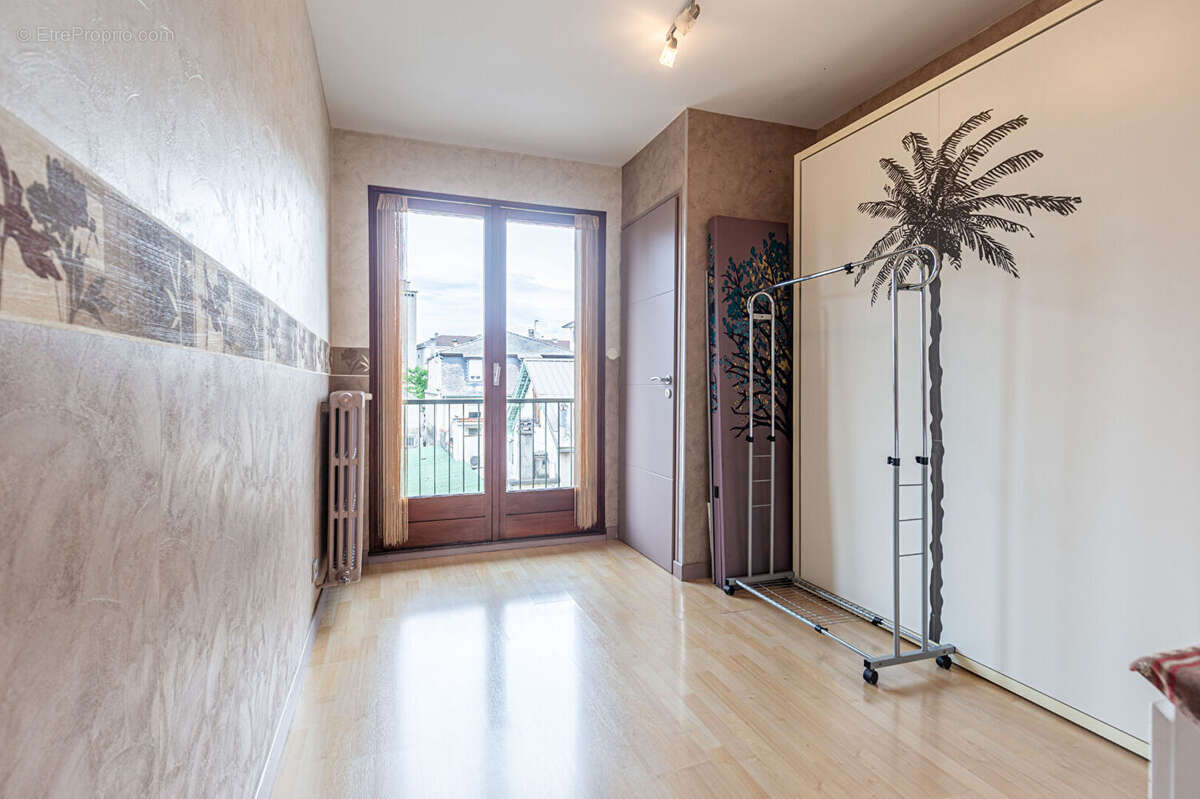 Agence immobiliere laforet - "tournesol" - annecy - appartement t3 traversant de 73.59m² - balcons - cave - garage en option - photo 10