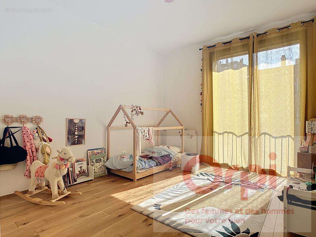 Maison à ISSY-LES-MOULINEAUX