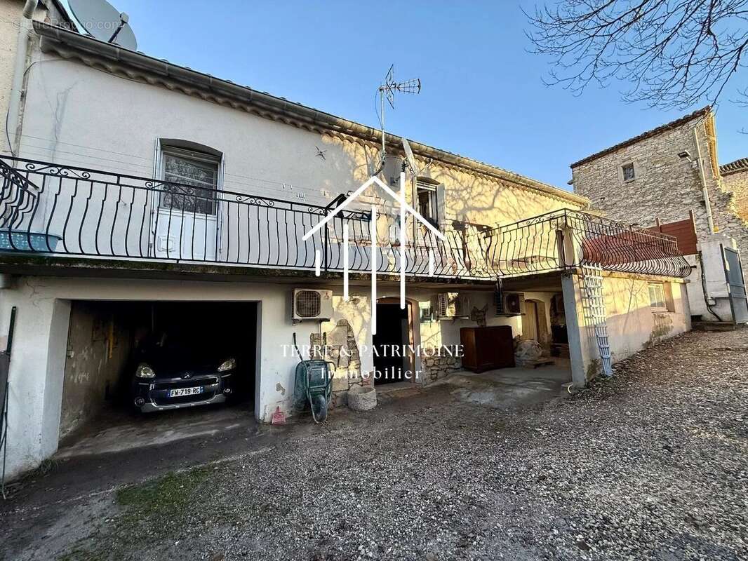 Maison à SAINT-JEAN-DE-MARUEJOLS-ET-AVEJAN