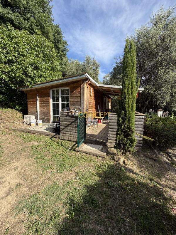 Appartement à CONTES