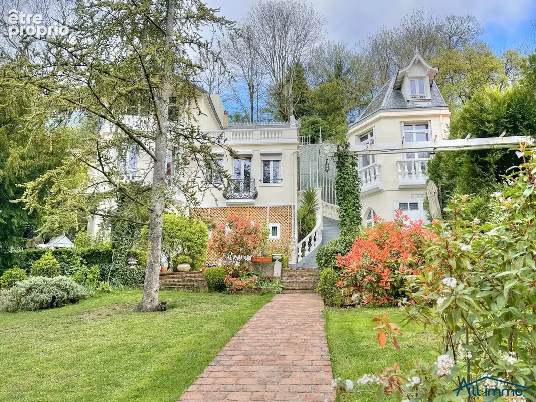Maison à MANDRES-LES-ROSES