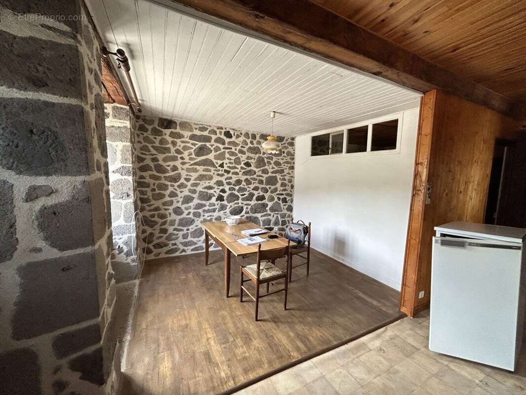 Maison avec 3 logements - st Martin Valmeroux - photo 3