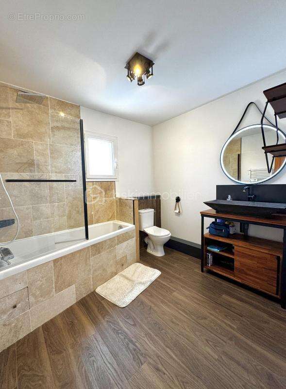 Maison à SAINT-LAURENT-DES-ARBRES