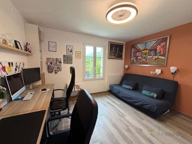 Maison à LA QUEUE-LES-YVELINES