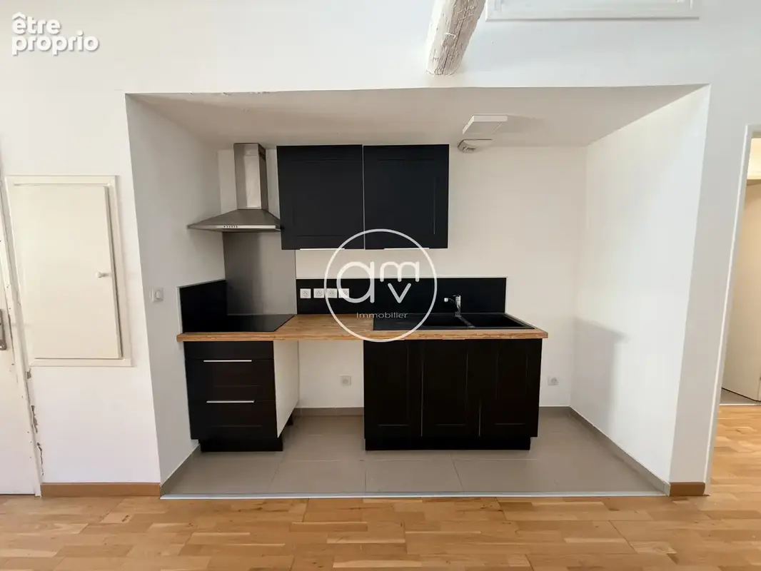 Appartement T2 - 56m2 rénovés - dernier étage - Cours Lafayette proche du Port - photo 4