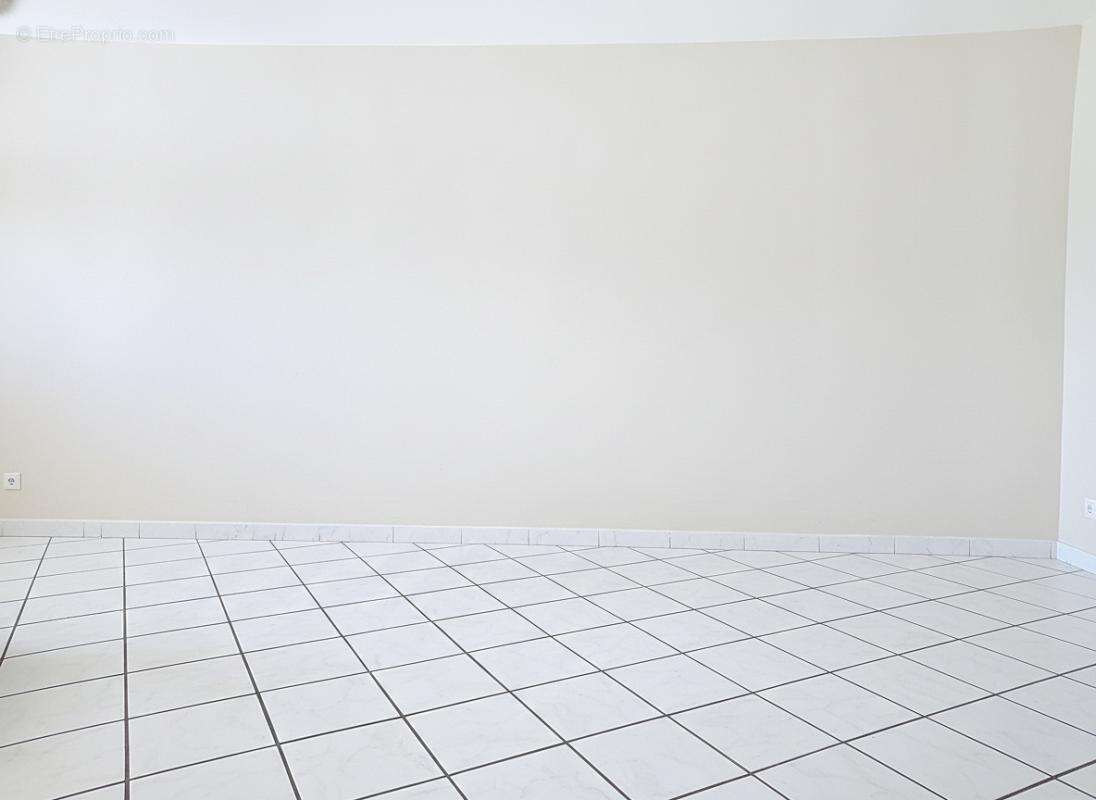 Appartement - 3 Chambres - 2  Balcons - 2 Caves - Garage possible en sus - Proche toutes commodités - photo 11