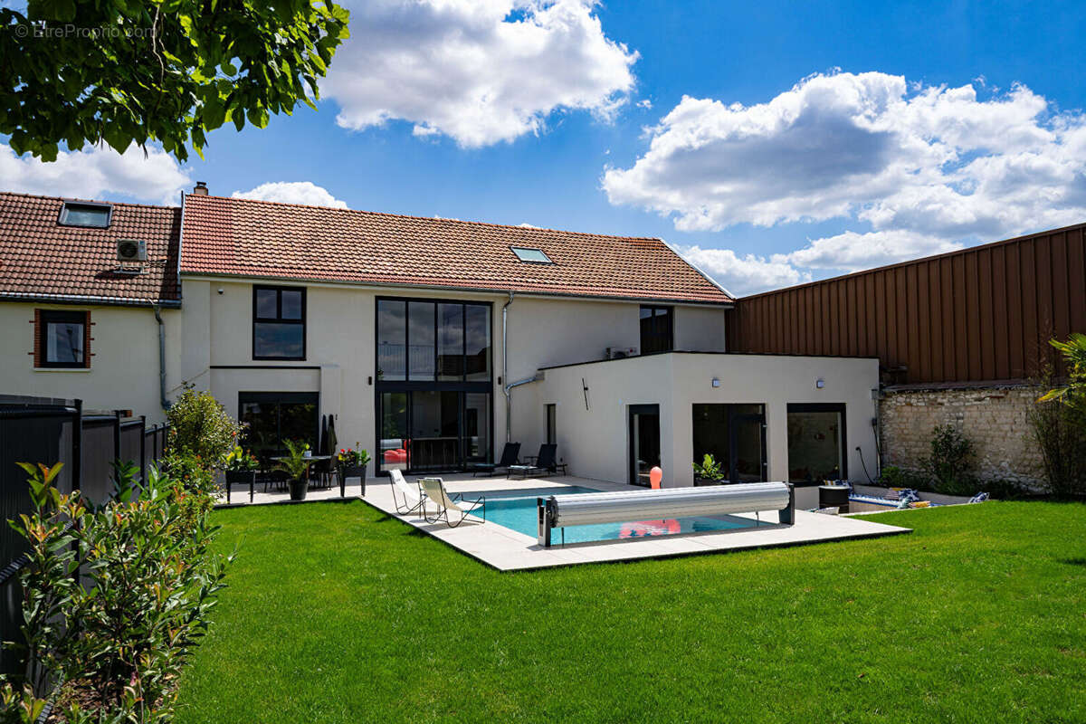 Maison renovée avec piscine 252 m² - proche bezannes - photo 5
