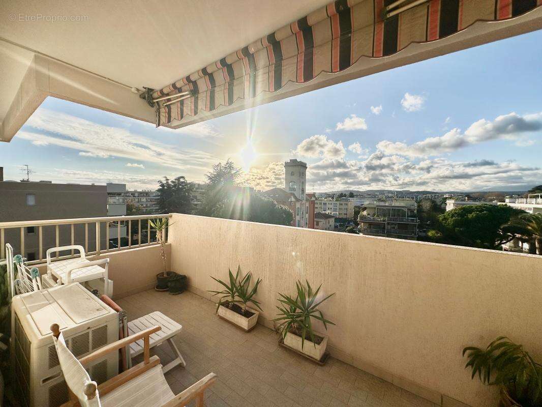 Appartement à SAINT-LAURENT-DU-VAR