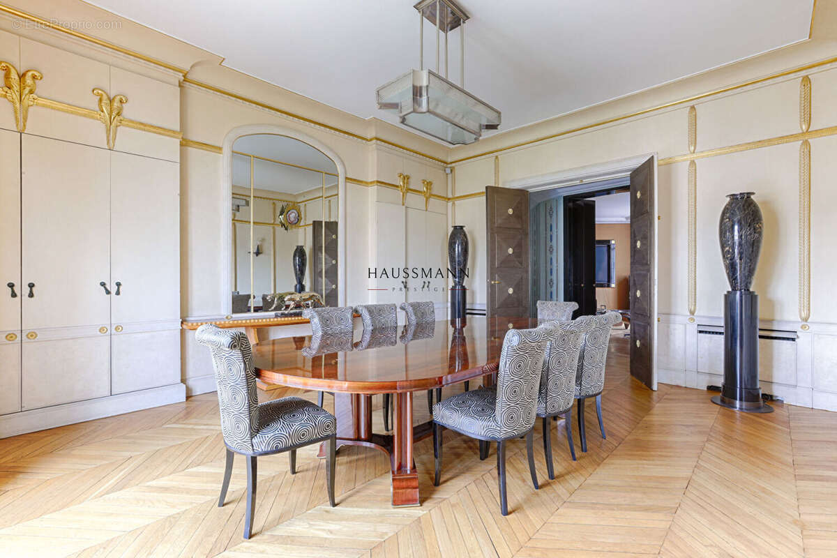 Appartement à PARIS-16E