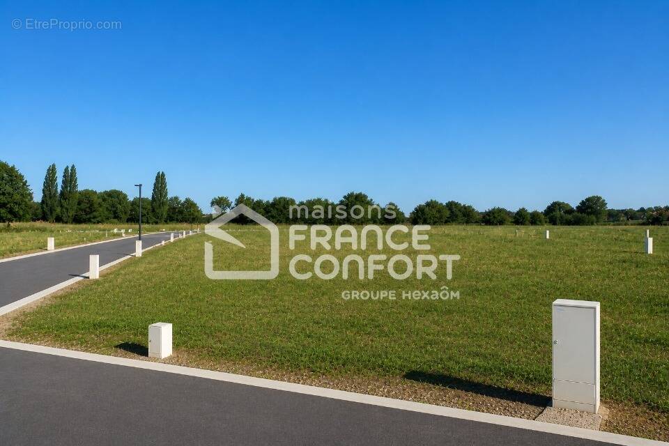 Terrain à VIGNOUX-SUR-BARANGEON