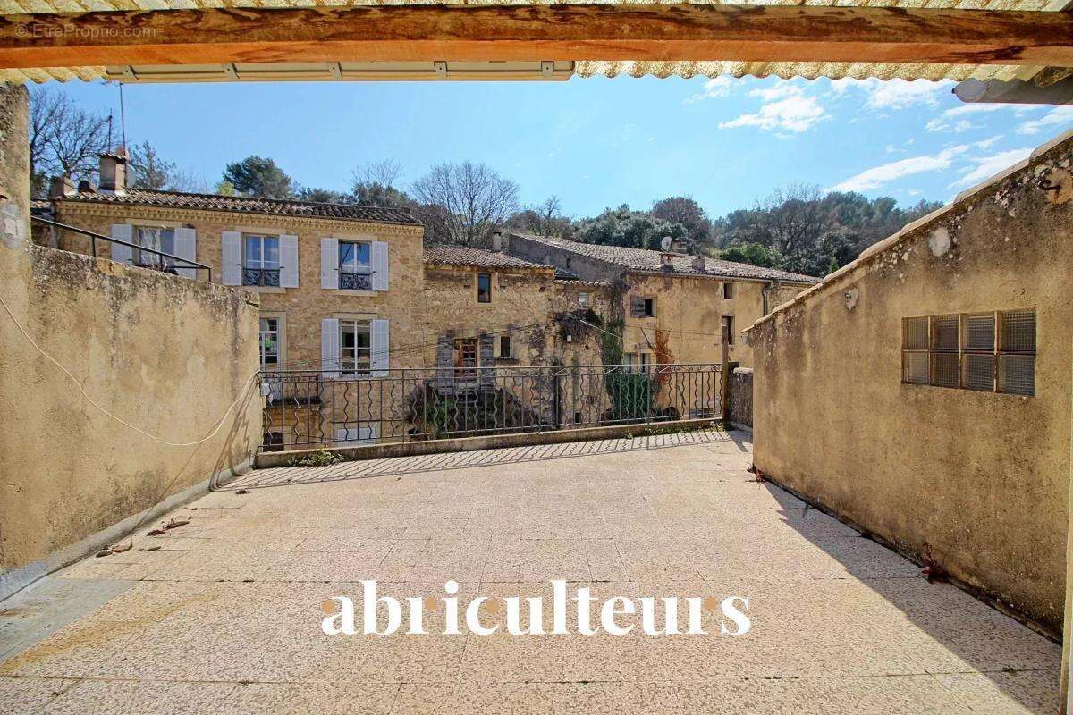 Appartement à ROGNES