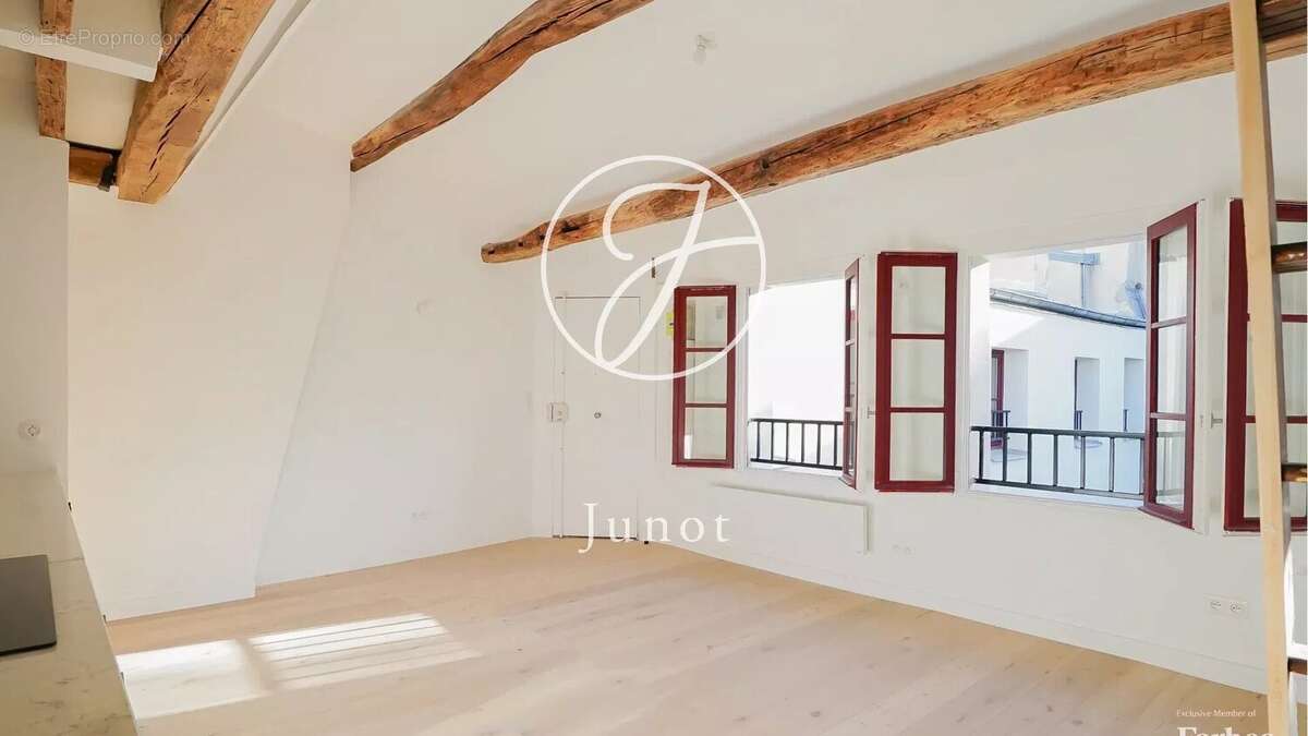 Appartement à PARIS-3E