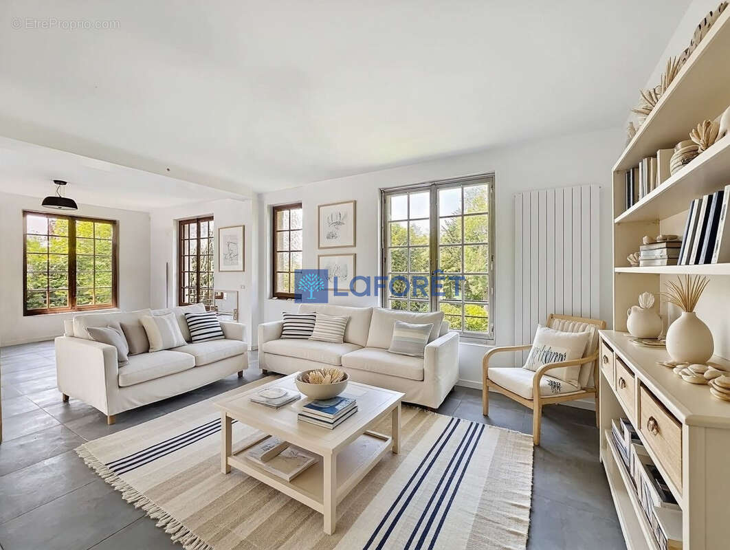 Maison à SAINTRY-SUR-SEINE