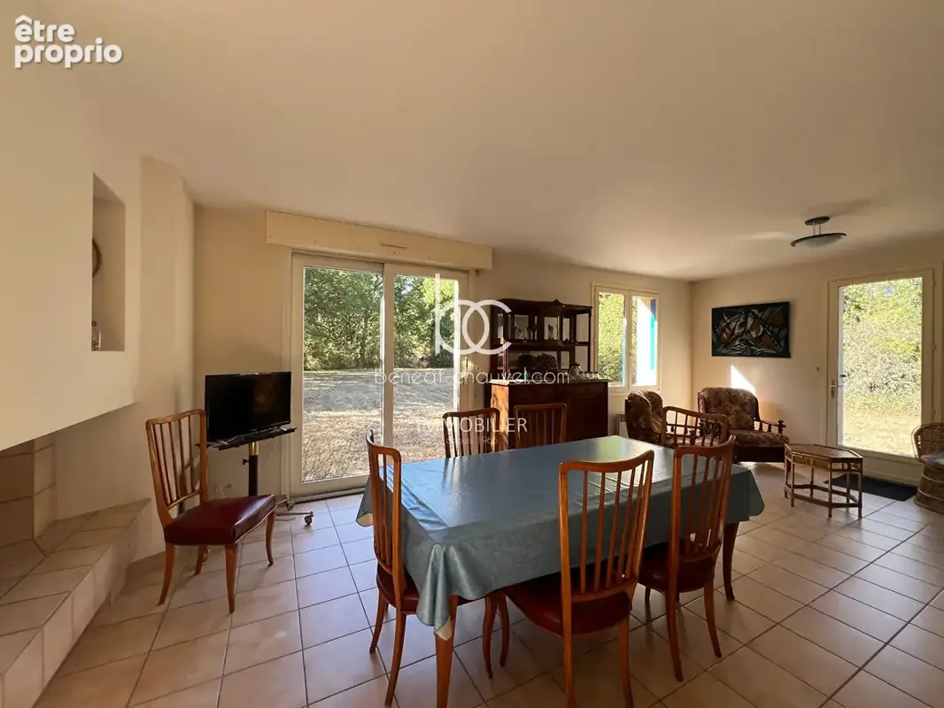 SARZEAU GOLFE - Maison familiale à vendre à BRILLAC  5 chambres et combles aménagés - photo 5