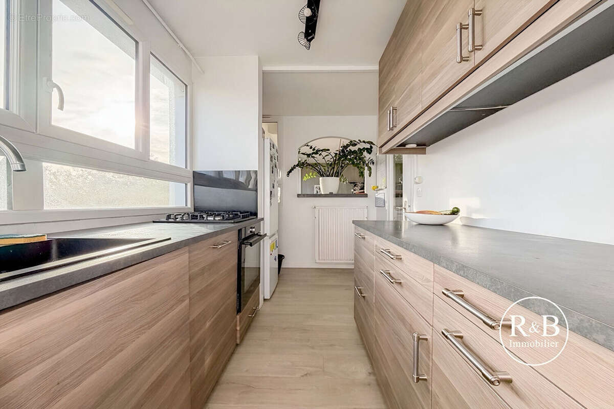 Appartement à LES CLAYES-SOUS-BOIS