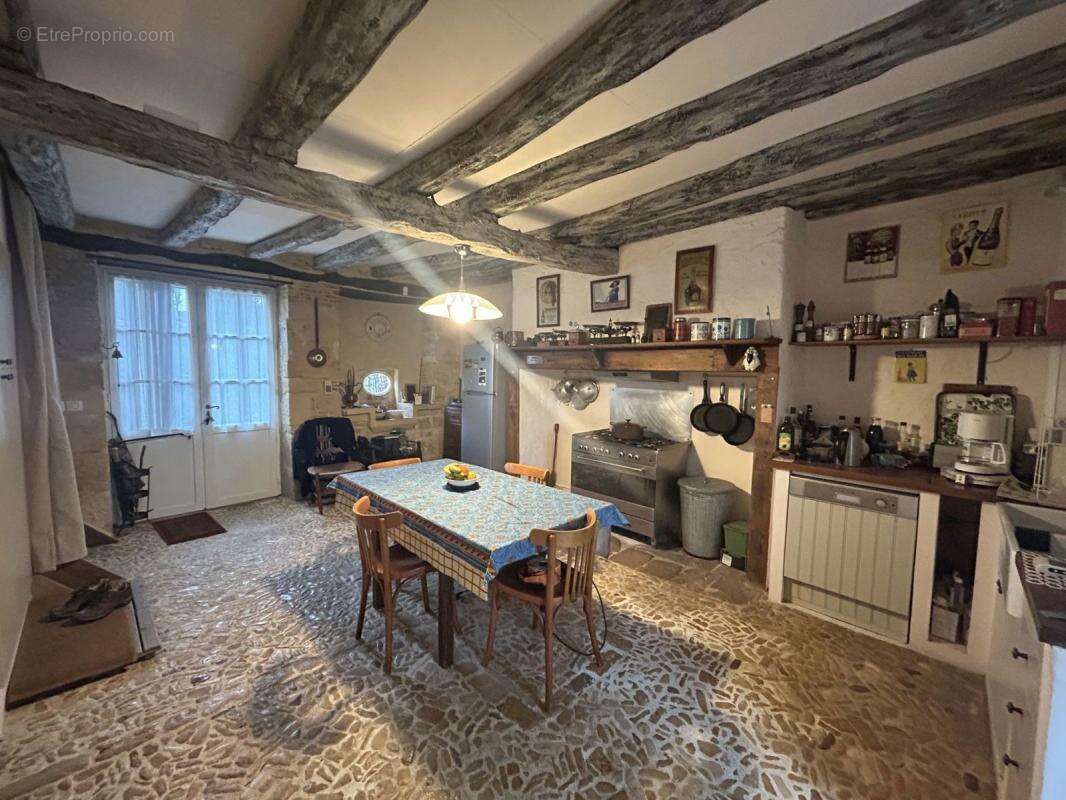 Maison à NADAILLAC-DE-ROUGE