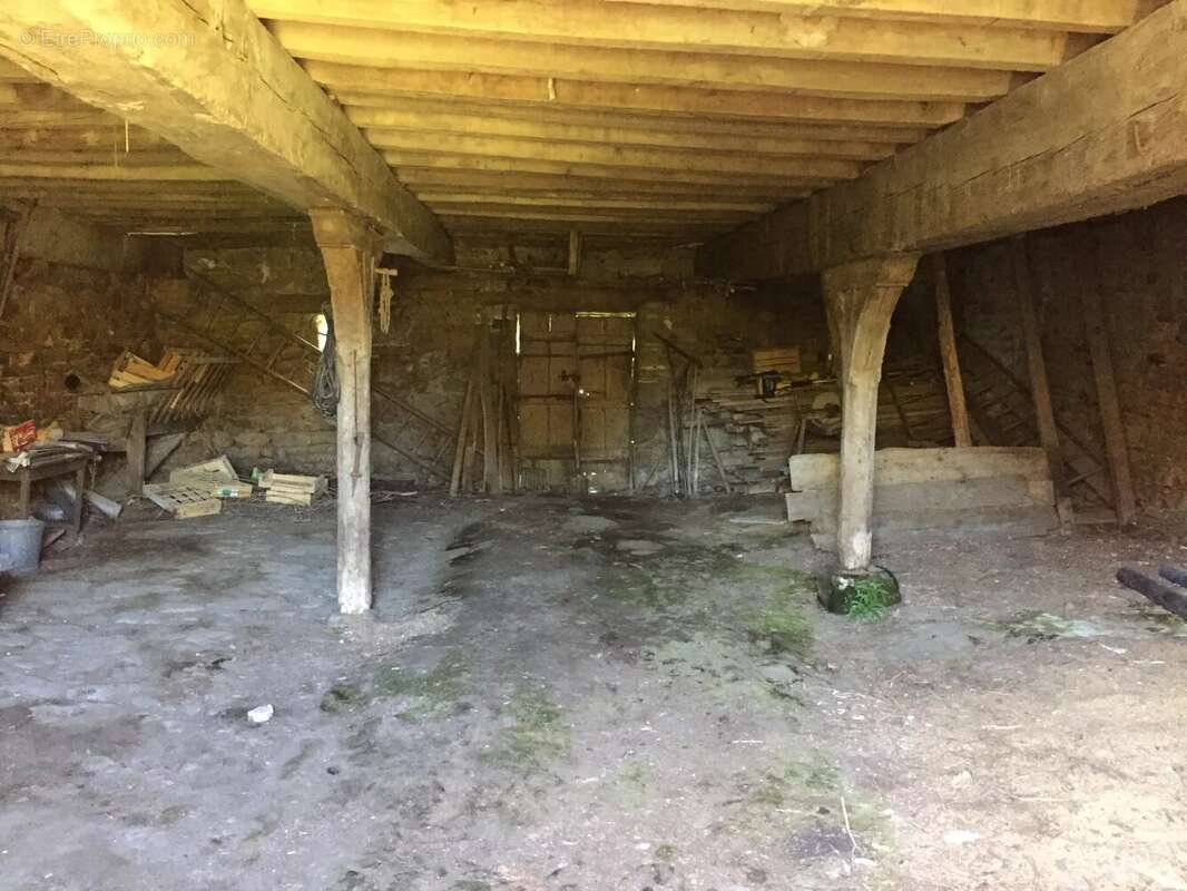 Maison à SAINT-HILAIRE-LE-CHATEAU